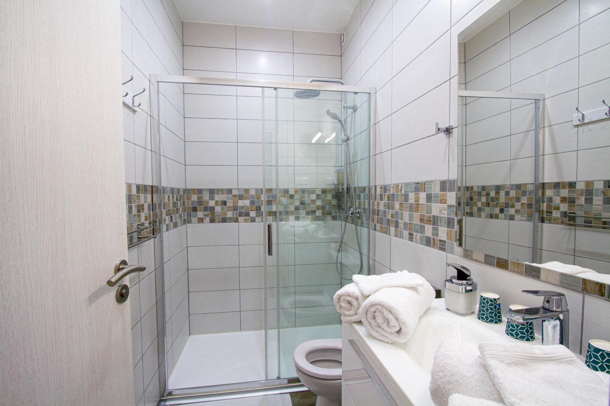 Soleil D'Ete - Netflix & Wifi - Balcon - Climatisation - Parking Gratuit - Check-In 24H24 - Emplacement Velos - Goodmarning Chalons en Champagne Exterior photo
